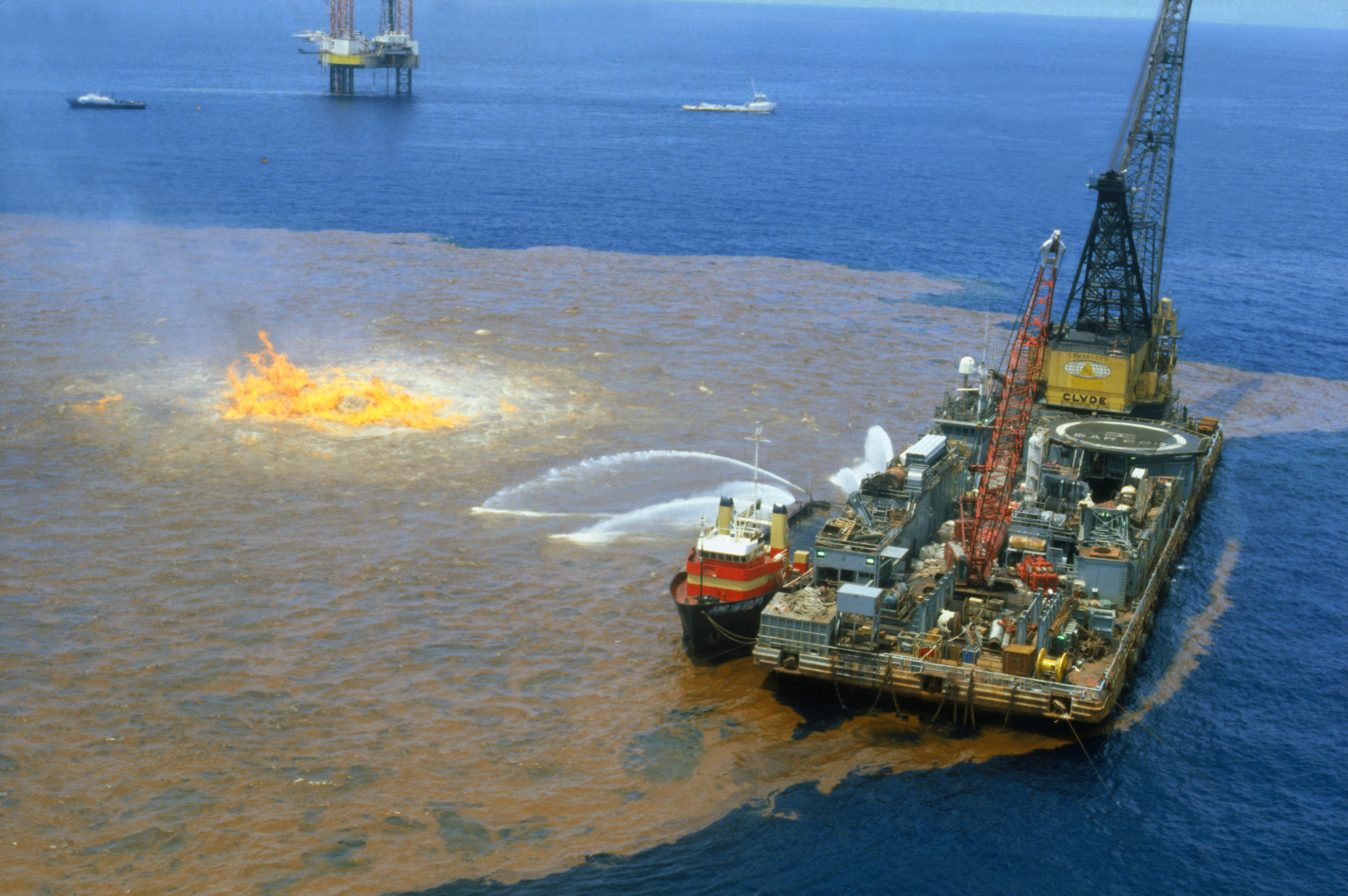 Photos History S Gigantic Oil Spills TIME Com   U1973412 