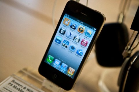 USA - Technology - iPhone 4 Goes on Sale in the US