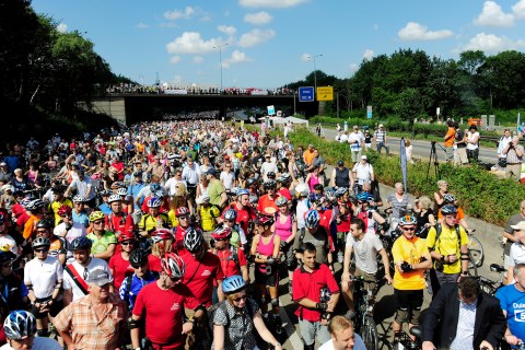 Bicyclists wait for the start of the Still-Lfe A40/B1 in Duisburg