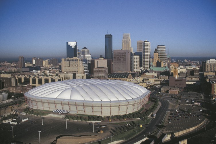 The Moment the Metrodome Roof Collapsed