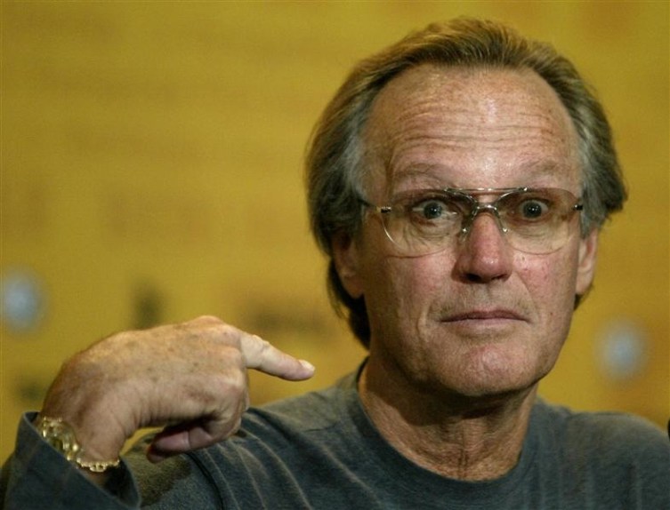 What’s That in the Backseat? Peter Fonda Finds a Dead Body(02)