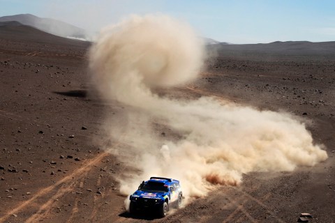 Sainz drives his Touareg during the Dakar Rally 2011 from Antofagasta to Copiapo