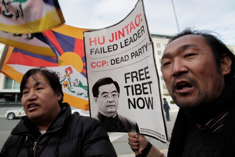 Tibetan supporters protest in Washington