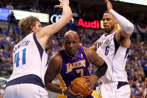 Los Angeles Lakers' Odom is double teamed by Dallas Mavericks' Nowitzki and Chandler during Game 4 of the NBA Western Conference semi-final basketball playoff in Dallas