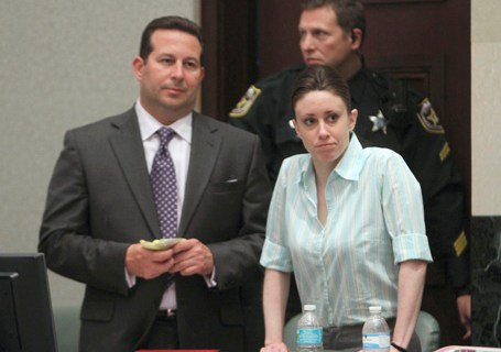 Casey Anthony confers with lawyer Jose Baez in court