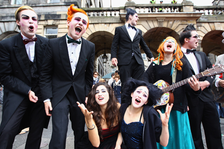 Fringe Performers Take To Edinburgh's Royal Mile
