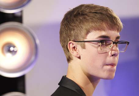 Singer Justin Bieber arrives at the 2011 MTV Video Music Awards in Los Angeles