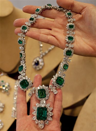 Famous emerald sale jewelry