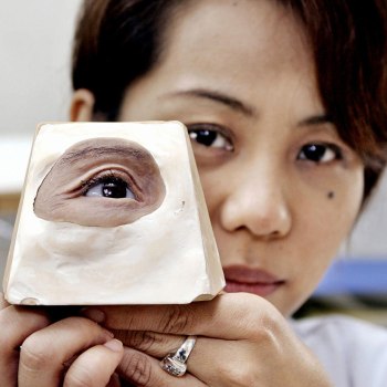 Silicone prosthetic eye