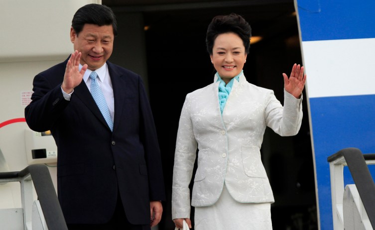 China's Kate Middleton? First Lady Peng Liyuan Sparks Fashion Frenzy ...