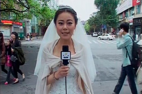Journalist Chen Ying reports dressed in her wedding gown after an earthquake hit Ya'an, Sichuan province