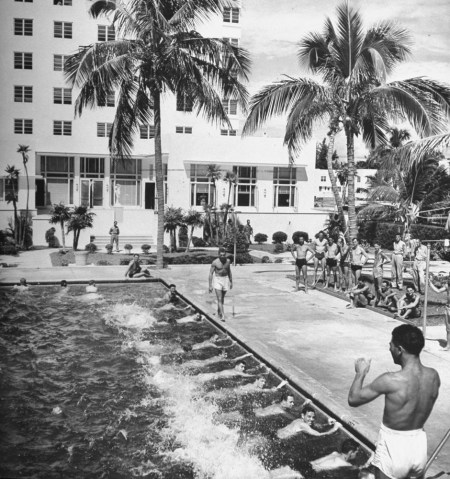Soldiers taking swimming lessons in the pool at Roney Plaza.