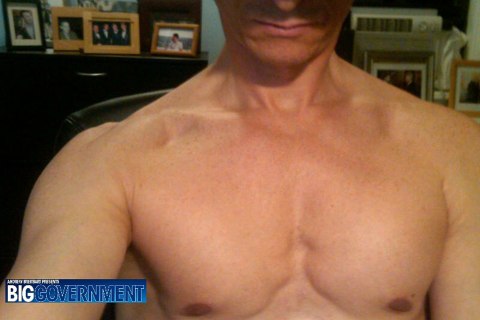 A photo from the website Biggovernment.com shows a shirtless U.S. Representative Anthony Weiner which was emailed to a young woman. 