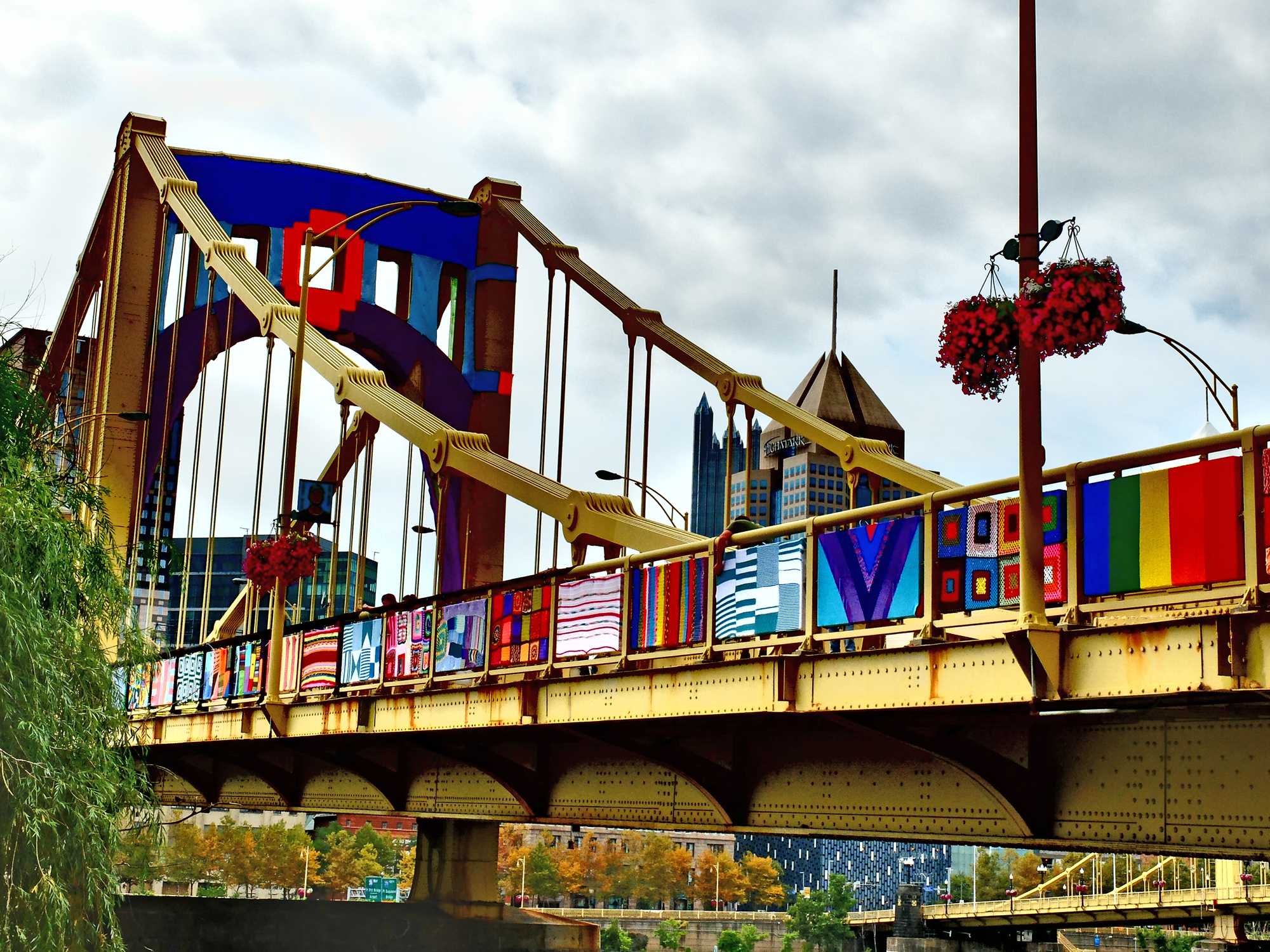 Pittsburgh Bridge Gets a 'Yarn Bomb' Makeover | TIME.com