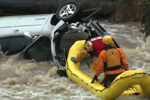 091213_Colorado_car_rescue