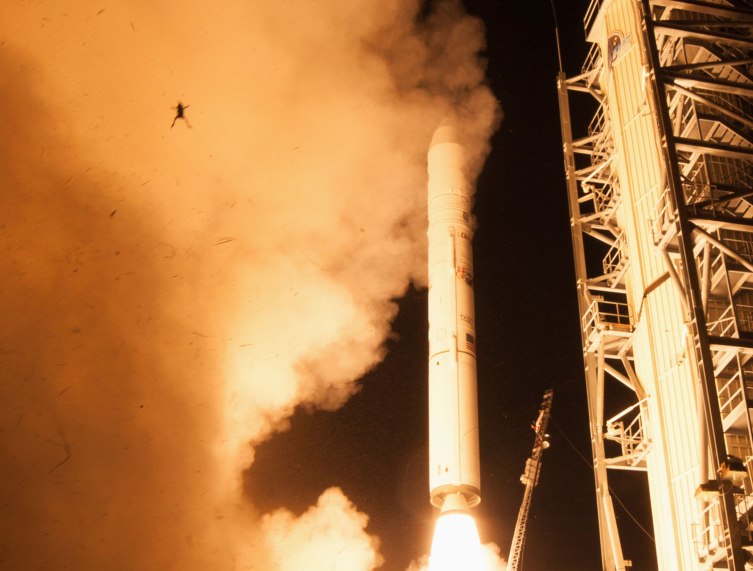 frog photobombs nasa rocket launch