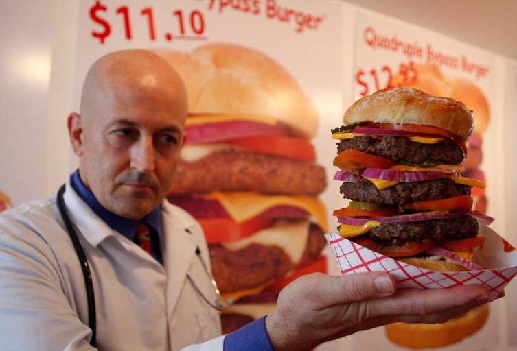 Heart Attack Grill' Owner Displays Dead Customer's Remains |
