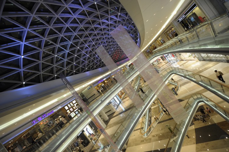 Husband Storage Malls in China Offer Husband Daycare When Wives Shop